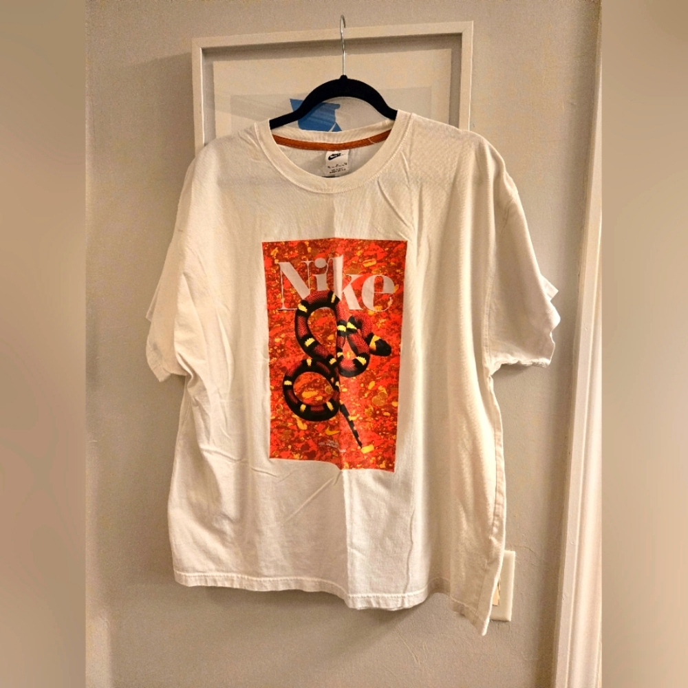 Nike tee